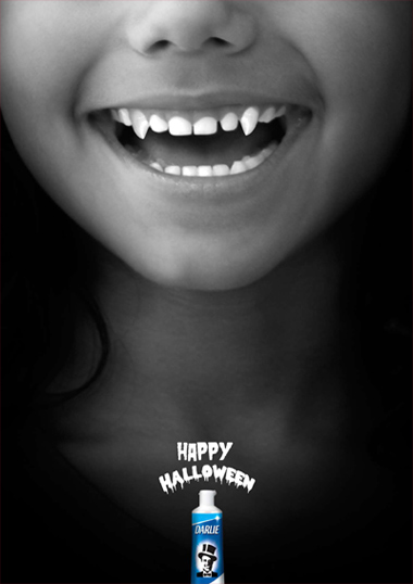 黑人牙膏万圣节平面广告
